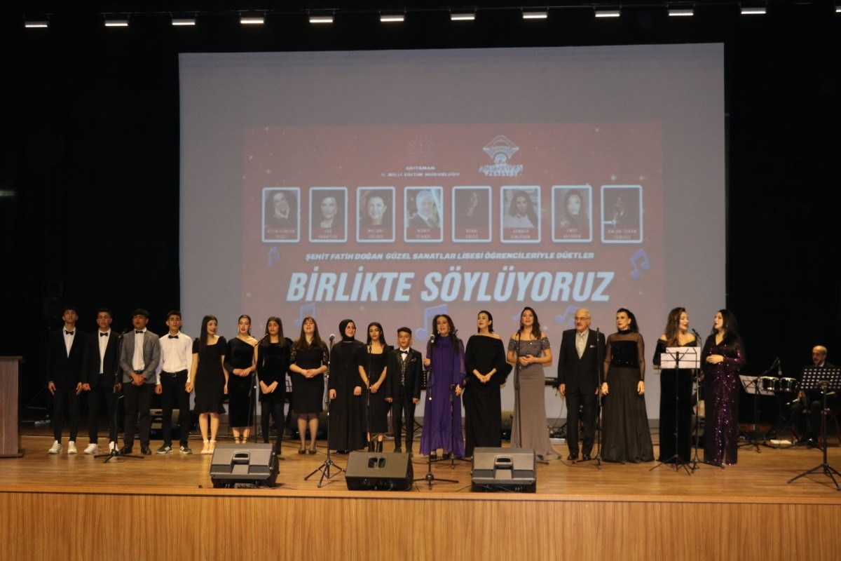 Adıyaman'da Türk sanat müziğinin sevilen isimleri sahne aldı  - Videolu Haber