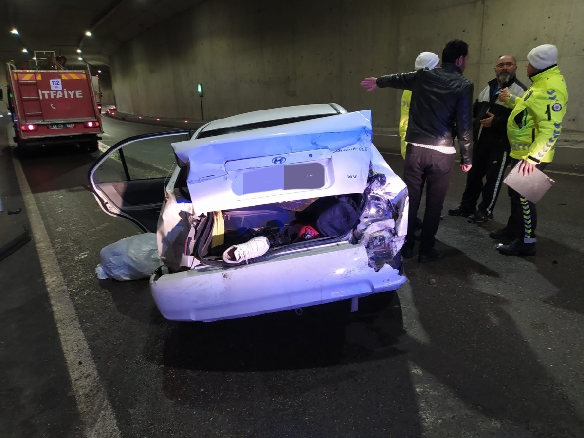 Tünelde trafik kazası: 2 yaralı