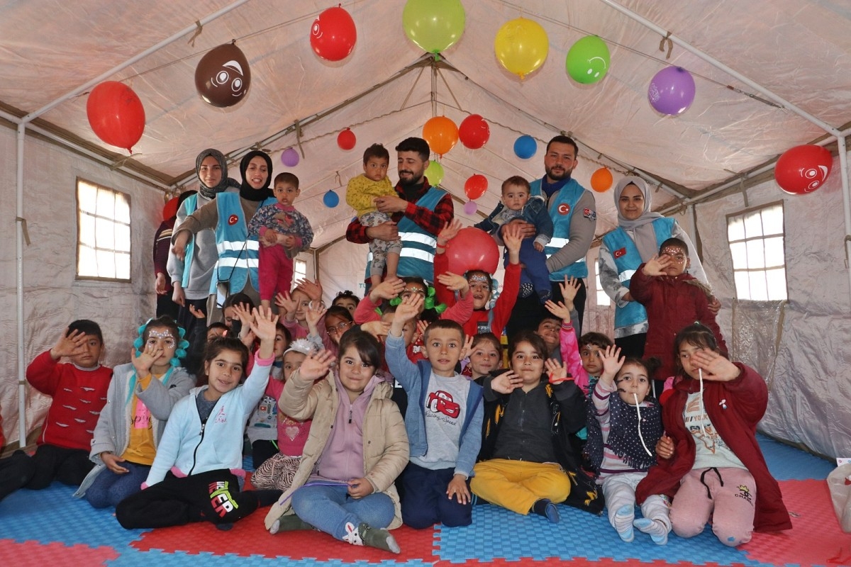 Adıyaman'da çocuklar için 'travmadan uzaklaştırma' çadırları kuruldu