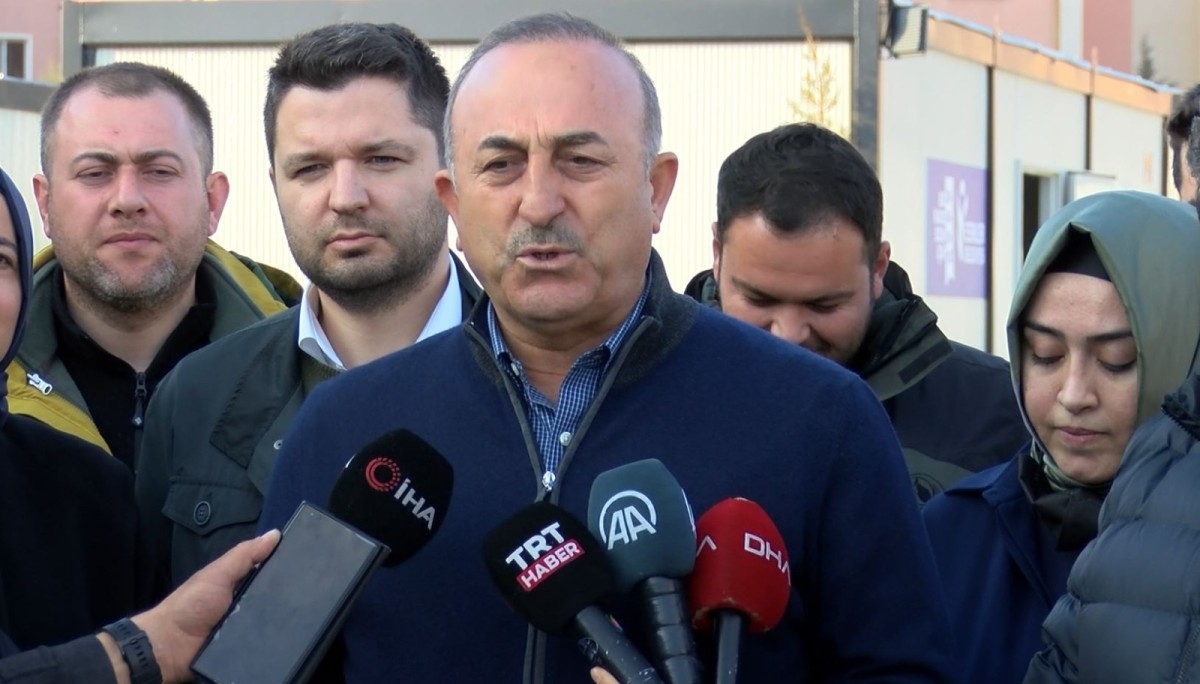 Bakan Çavuşoğlu: 90 ülkeden 11 bin 500 arama kurtarma ekibi geldi