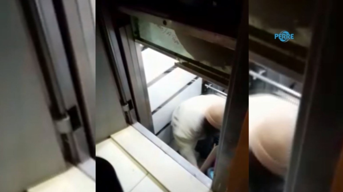Asansörde mahsur kalan kadınlar kurtarıldı  - Videolu Haber