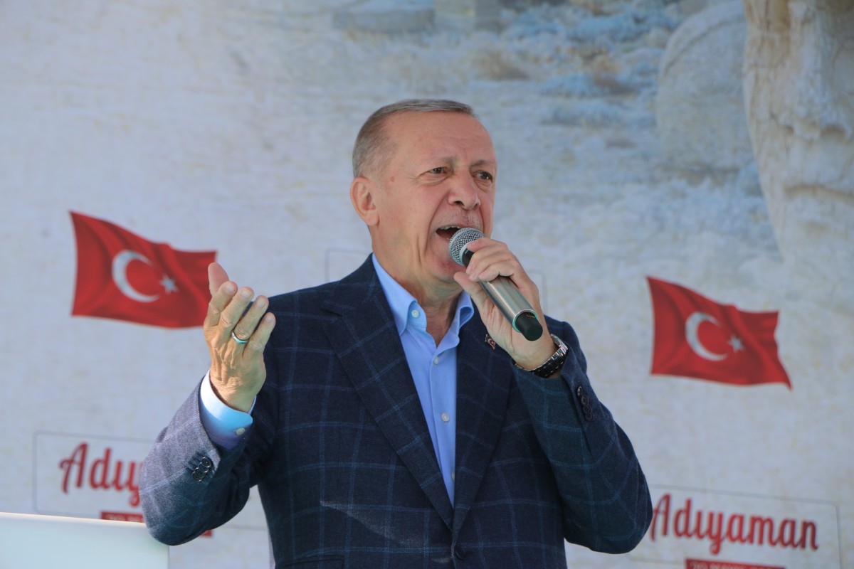 Cumhurbaşkanı Erdoğan: Depremin izlerini bir an önce silerek şehirlerimizi yeniden ayağa kaldıracağız