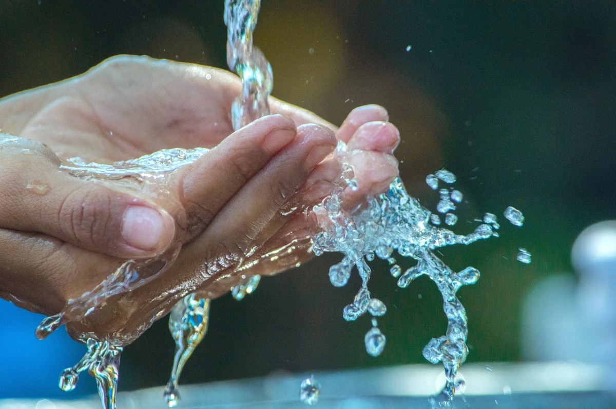 Hipertansiyon hastaları sıcak havalarda bol su tüketmeli