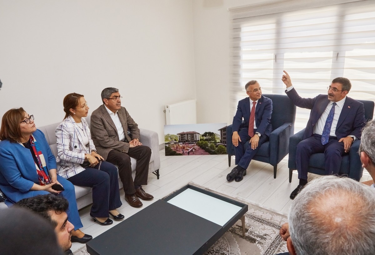Cumhurbaşkanı Yardımcısı Cevdet Yılmaz Nurdağı’nı ziyaret etti