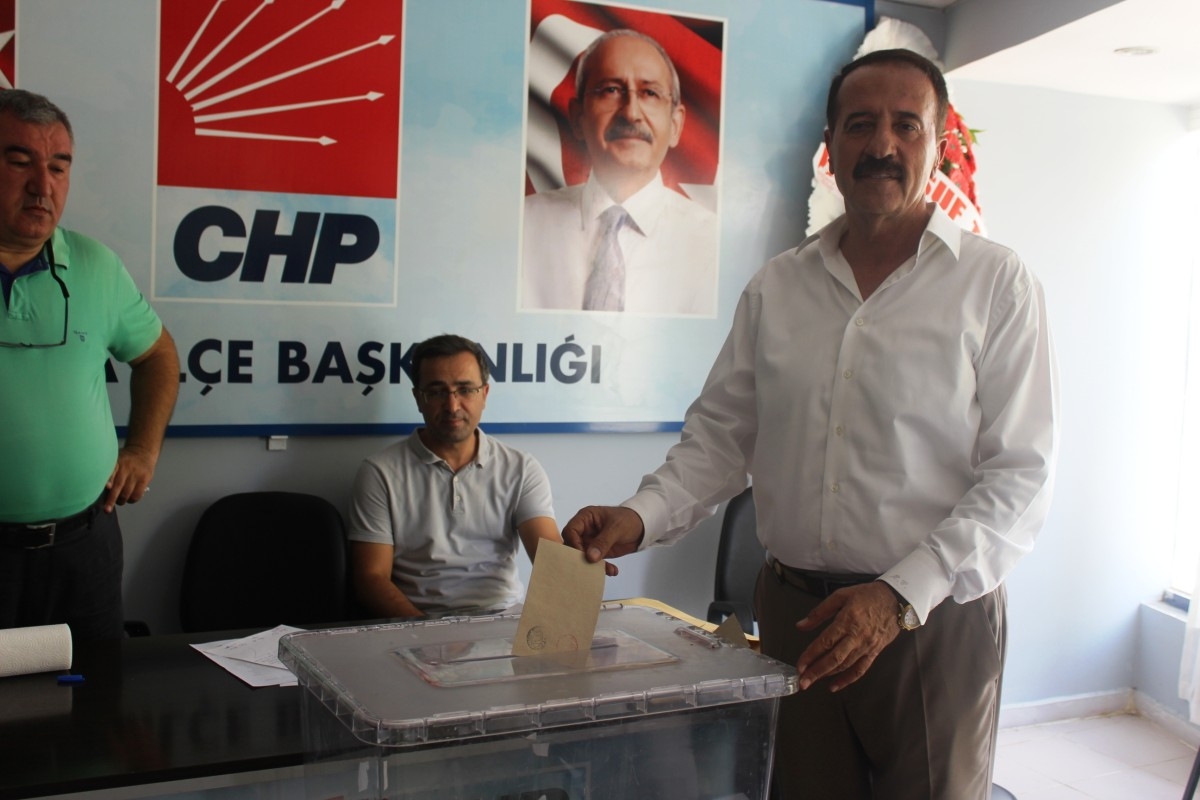Mustafa Celayer, CHP’de 3. kez başkan seçildi