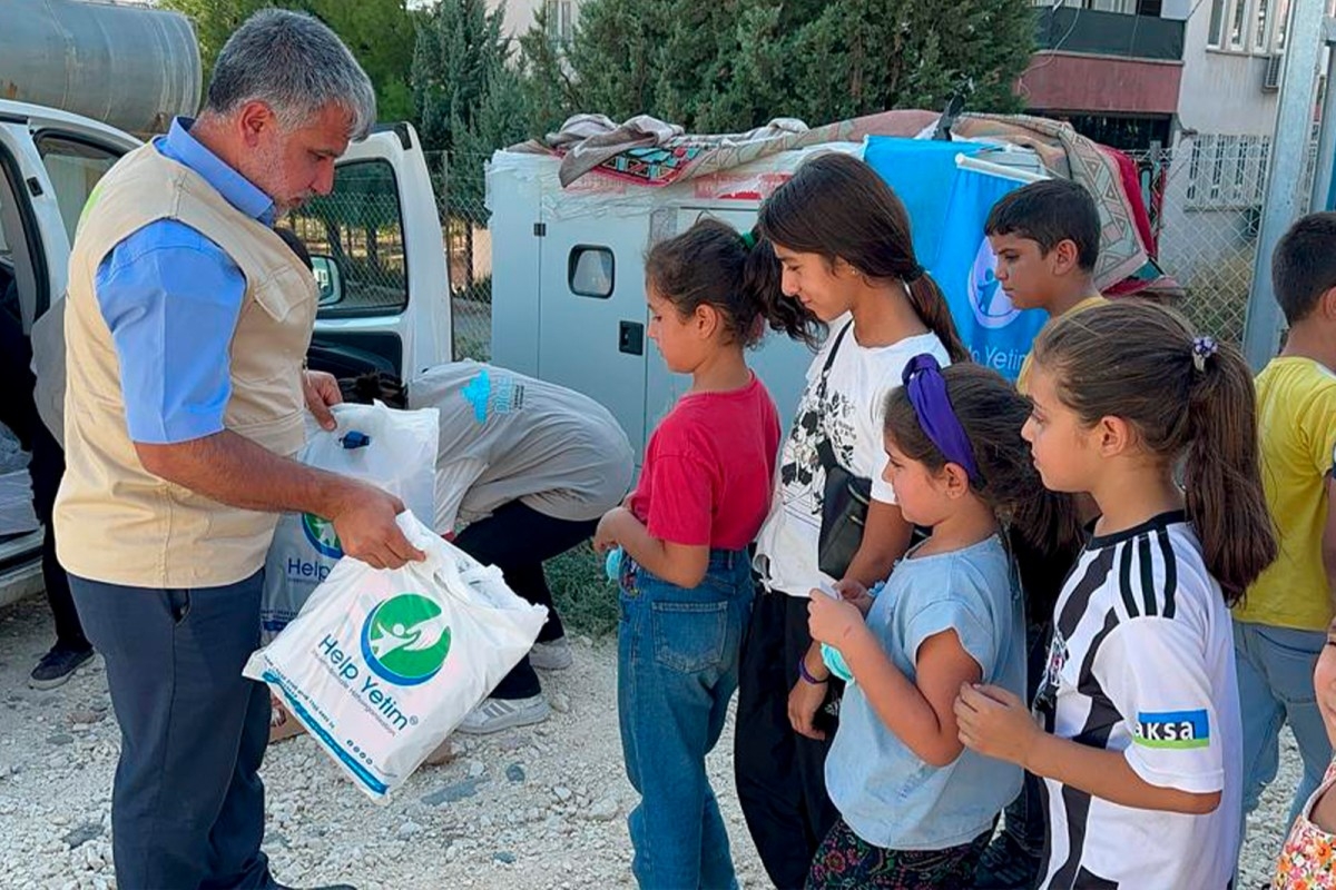 Gurbetçilerden Türkiye’deki ihtiyaç sahibi çocuklara kırtasiye yardımı