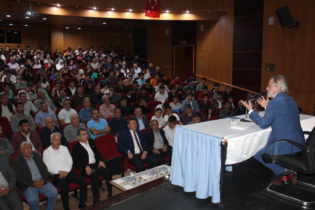 Tarihçi Yazar Mustafa Armağan'dan “Büyük Türkiye Rüyası” Konferansı