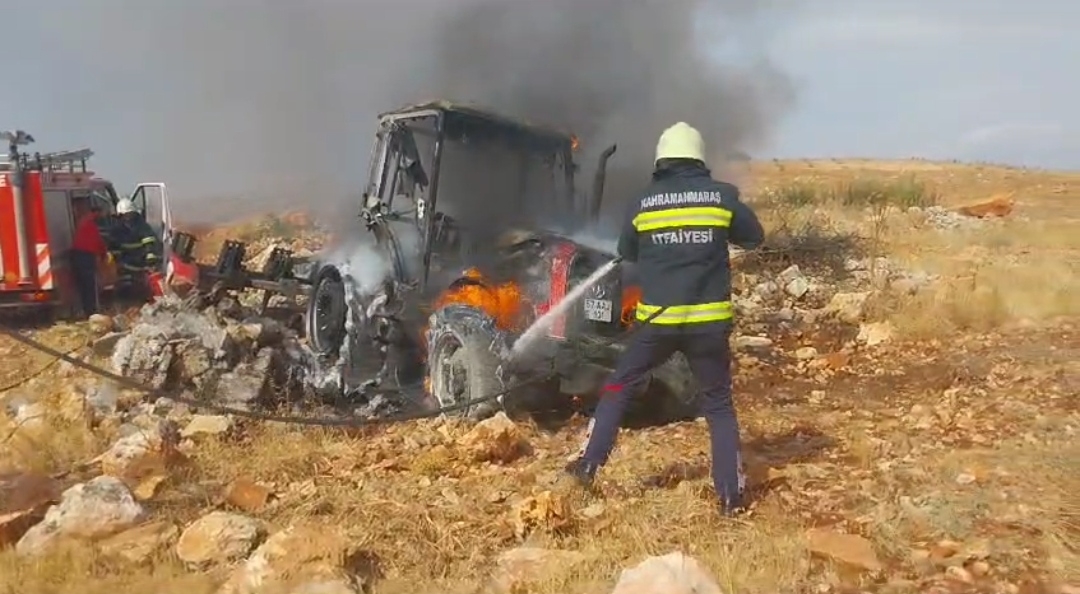 Çiftçinin tarla sürdüğü traktör alev alev yandı  - Videolu Haber