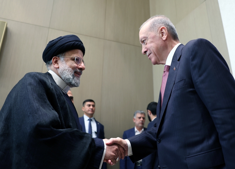 Cumhurbaşkanı Erdoğan İran Cumhurbaşkanı Reisi ile görüştü
