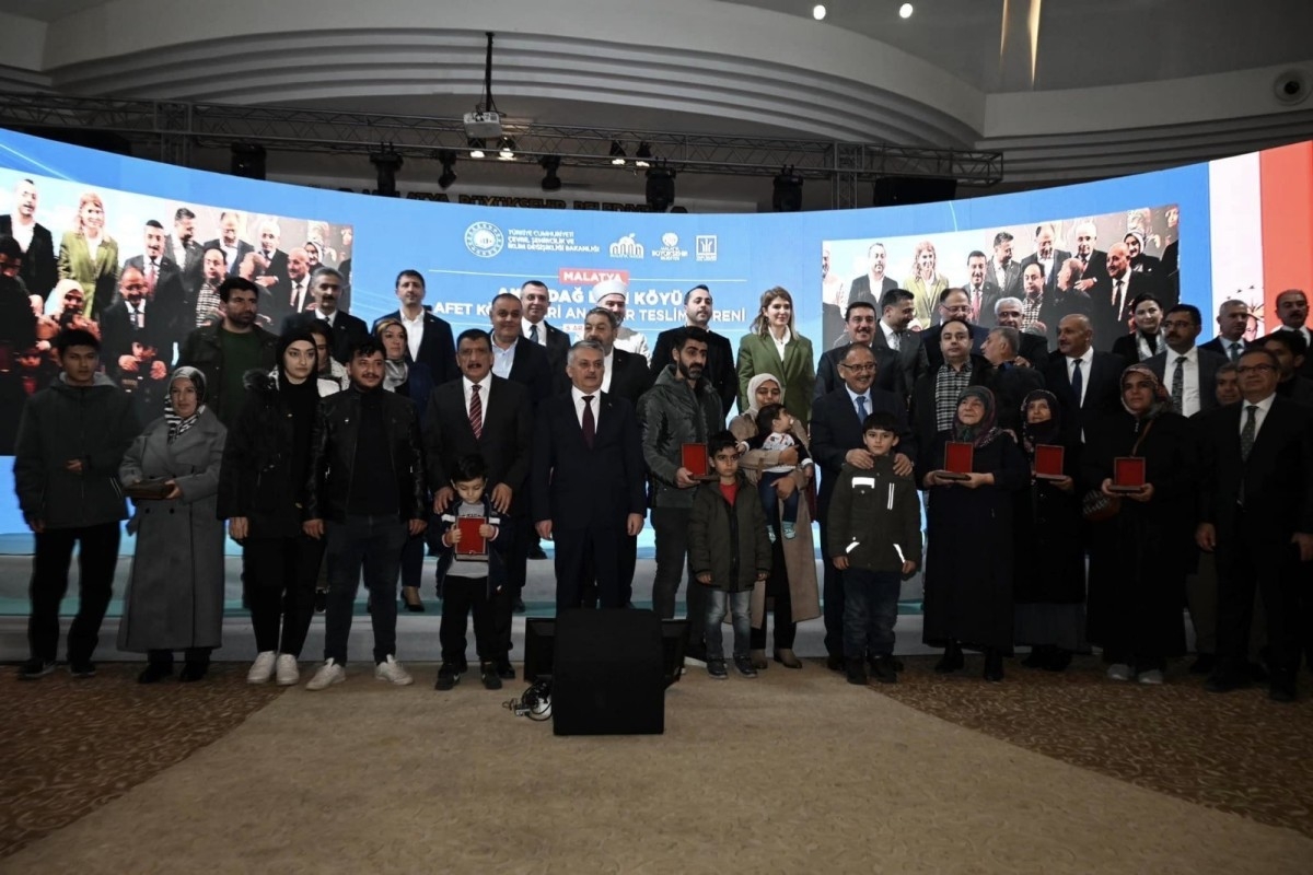 Bakan Özhaseki Malatya'da 22 bin konutun temelini attı