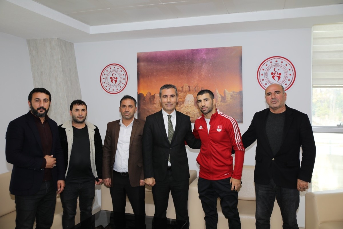 Avrupa Şampiyonu Murat Fırat İl Müdürü Fikret Keleş'i ziyaret etti