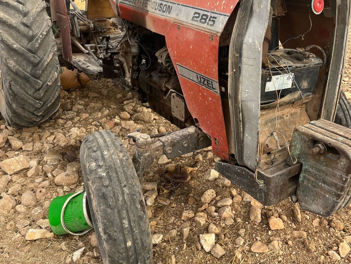 Kahta’da traktör şarampole devrildi: 1’i ağır 2 yaralı