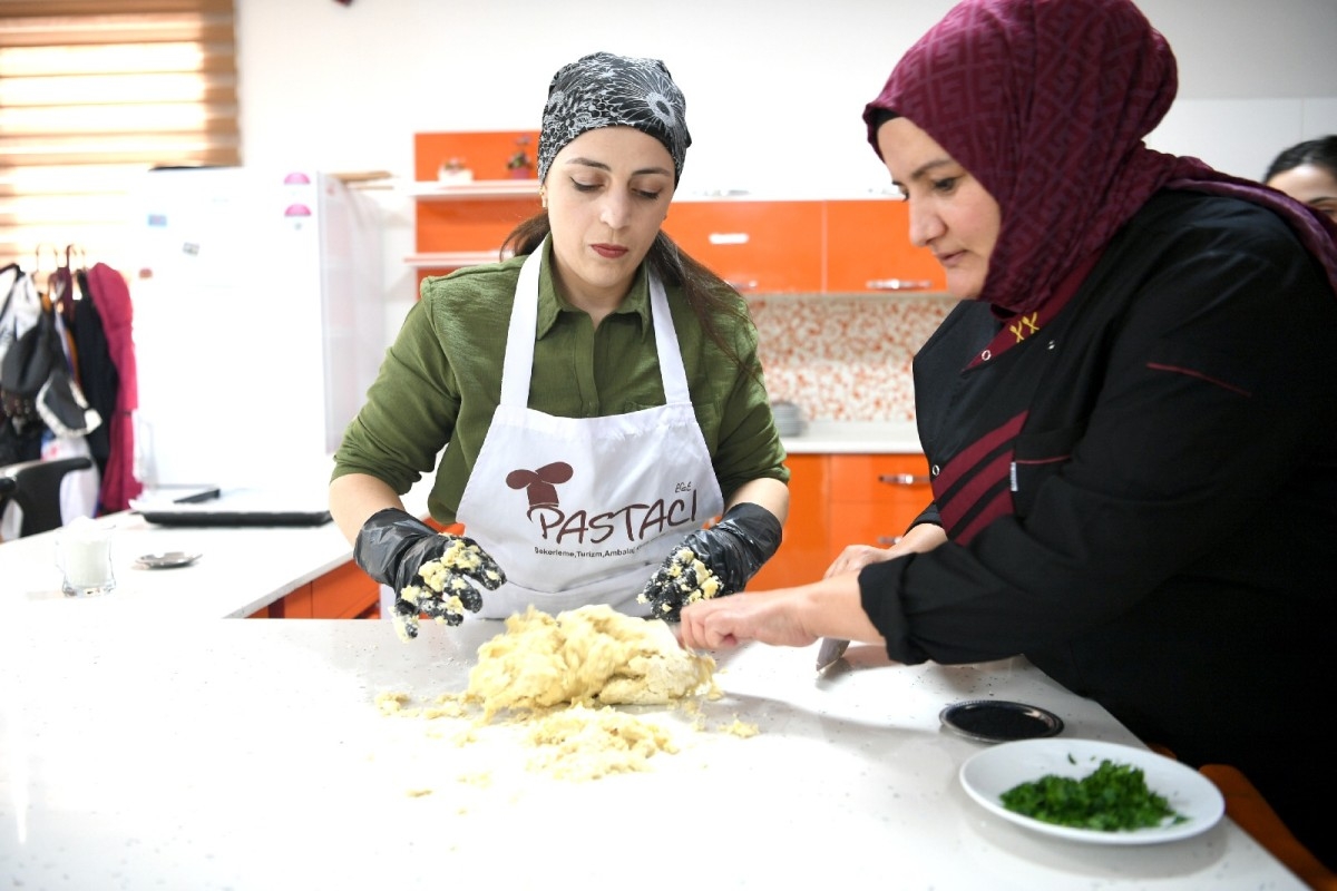 Kadınlardan pastacılık kursuna yoğun ilgi  - Videolu Haber