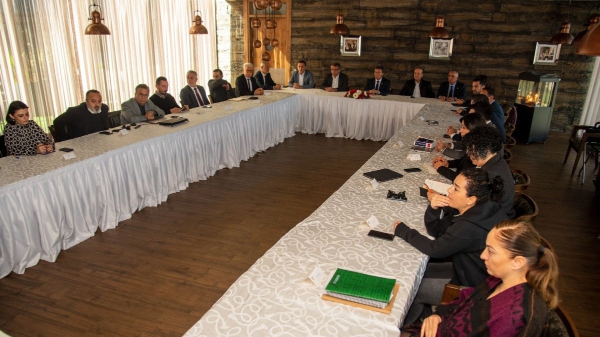 Kıbrıs'ta geniş katılımla 'İsias Davası' değerlendirme toplantısı düzenlendi