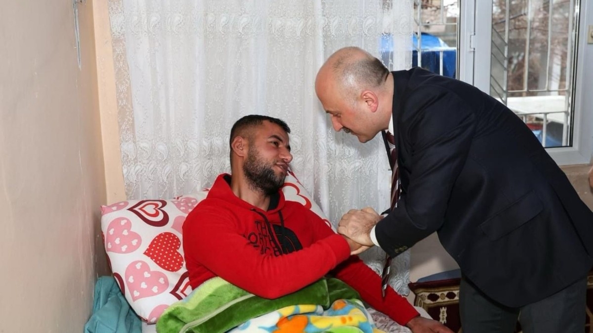 Vali Dr. Osman Varol, Irak'ın kuzeyinde yaralanan askeri ziyaret etti