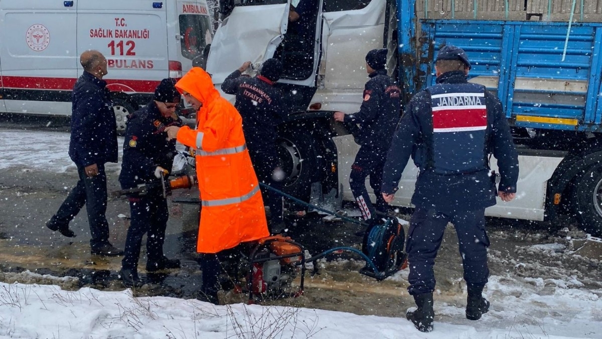 Kahramanmaraş'ta zincirleme trafik kazası: 1 yaralı  - Videolu Haber