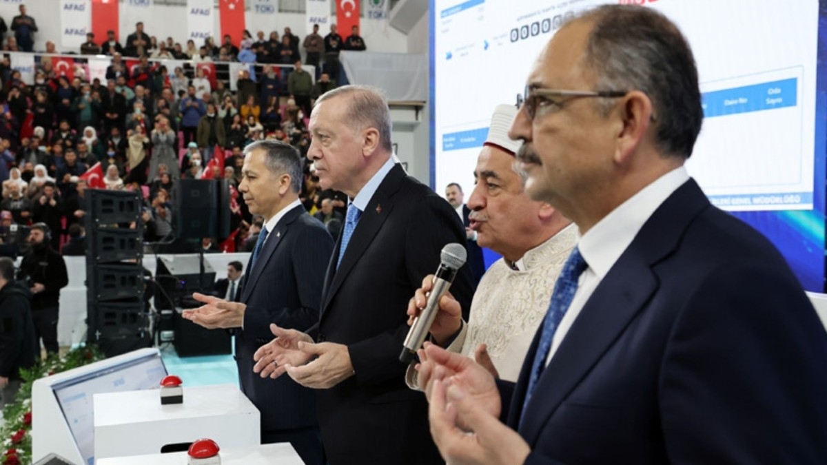Cumhurbaşkanı Erdoğan Adıyaman'da depremzedelere konut teslim töreninde konuştu