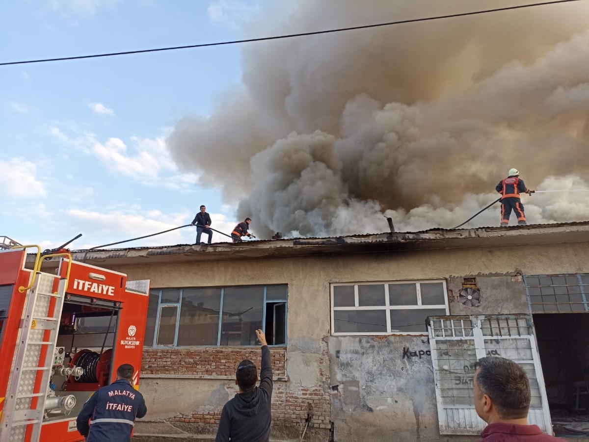 Malatya'da inşaattaki konteynerde yangın çıktı