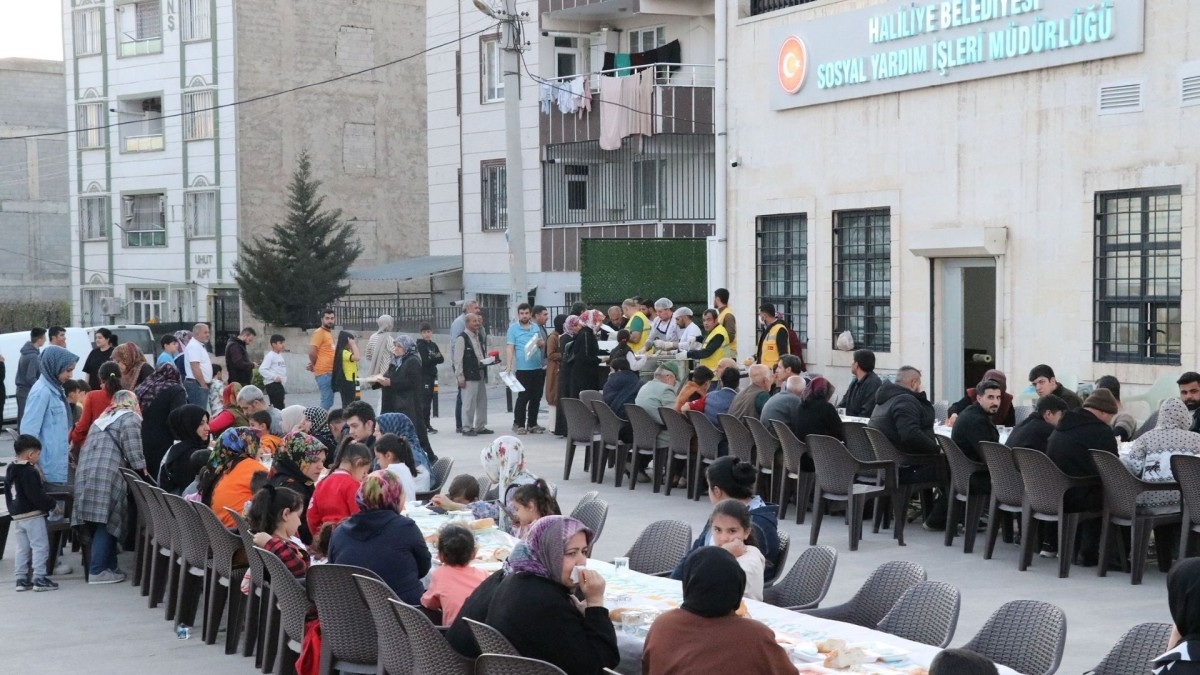 Haliliye'de vatandaşlar iftar sofrasında buluştu