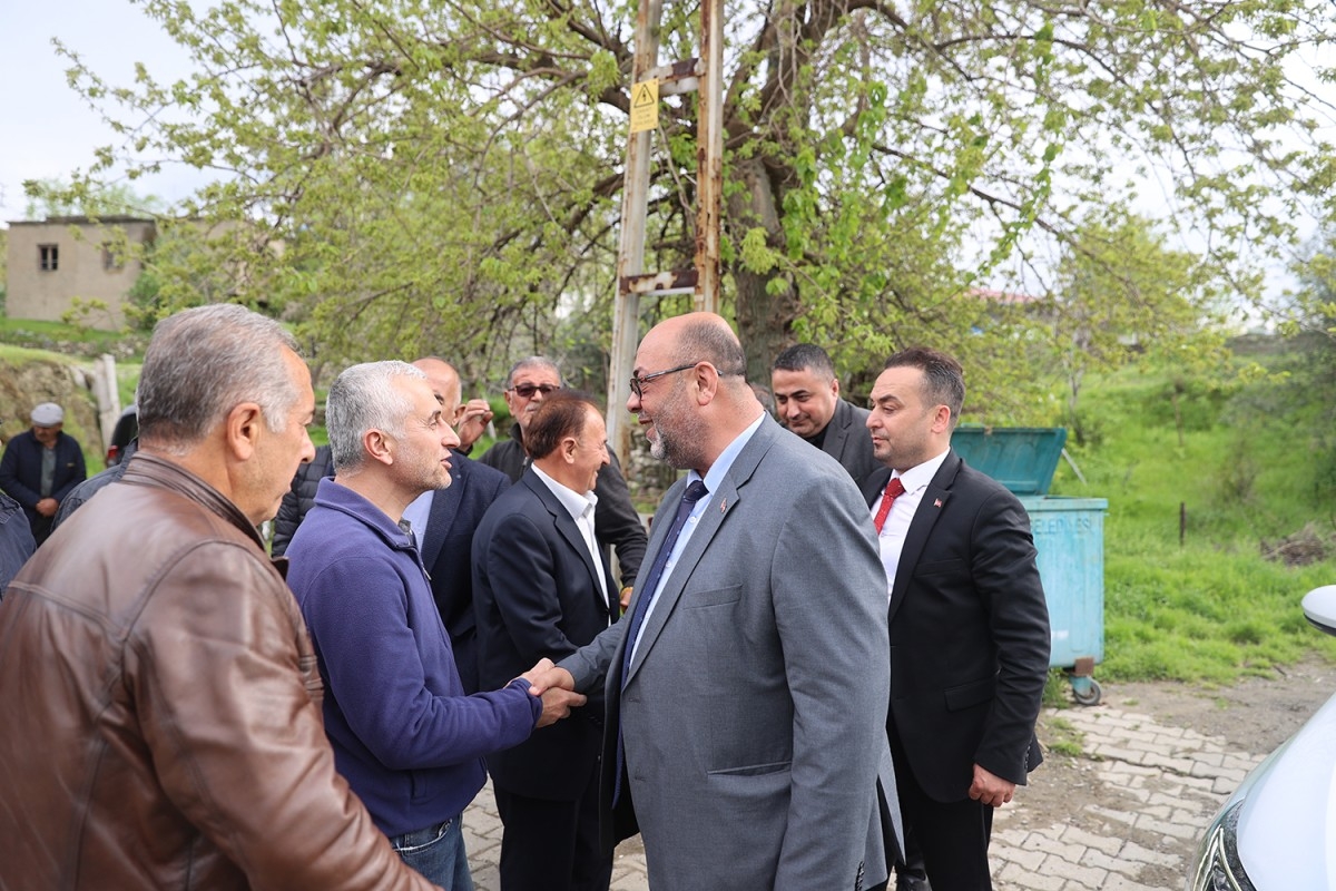 Başkan Akpınar mahalle ziyaretleri yaparak vatandaşlarla hasbihal etti