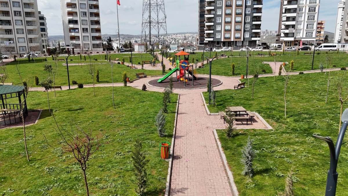 Karaköprü Belediyesi park çalışmalarına devam ediyor  - Videolu Haber