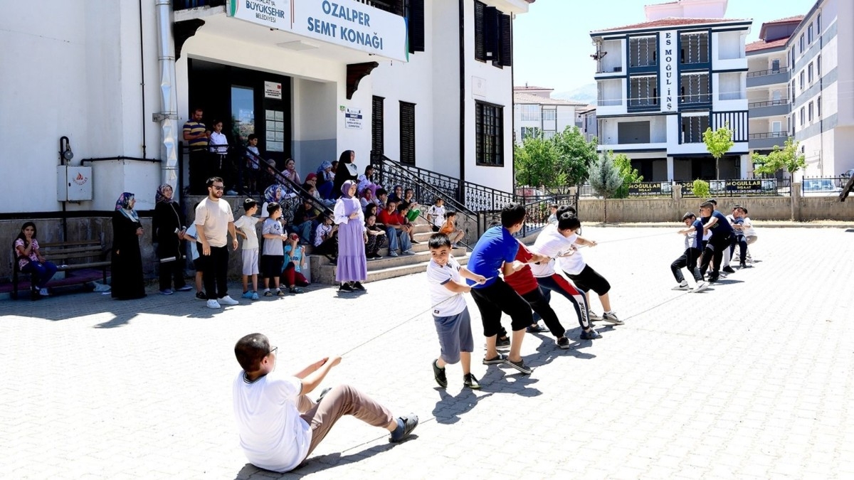 Büyükşehir Belediyesi merkezlerinde yaz okulu başladı: 'Bir Yaz Bin Gelecek'  - Videolu Haber