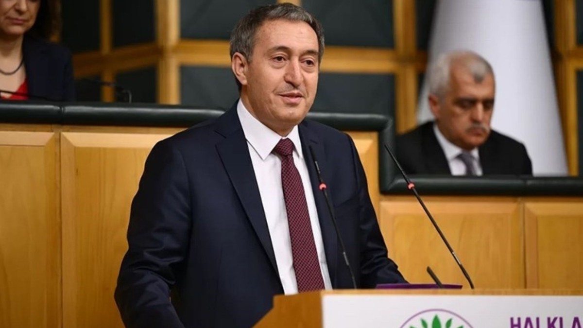 DEM Parti'den çağrı: 'Önyargıları bırakın, demokratik bir anayasa için birlikte çalışalım'