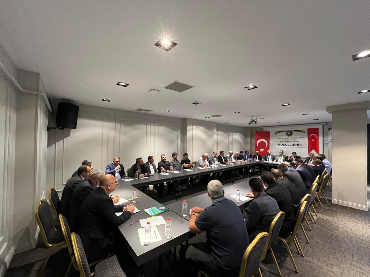 Çelik, Bingöl’de Doğu Anadolu ve Güneydoğu Anadolu Birlik Başkanlarıyla bir araya geldi